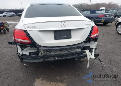 2019 Mercedes-Benz E 300 4Matic z USA, uszkodzony, nr VIN WDDZF4KB2KA553991